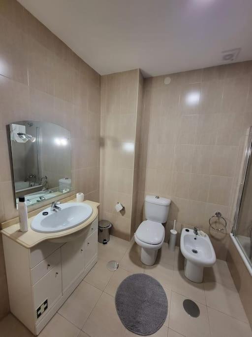 Roomy & Patio - 2 Bedroom Flat Porto Exterior foto